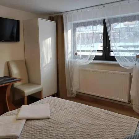 Δωμάτια σε οικογενειακή κατοικία Arnika Wynajem Pokoi *